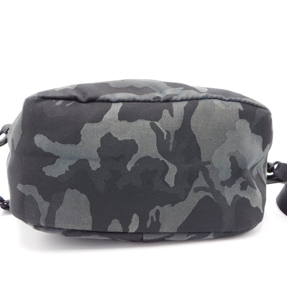 Lululemon athletica Camo Crossbody Bag - Black and Gray EUC - Picture 5 of 13